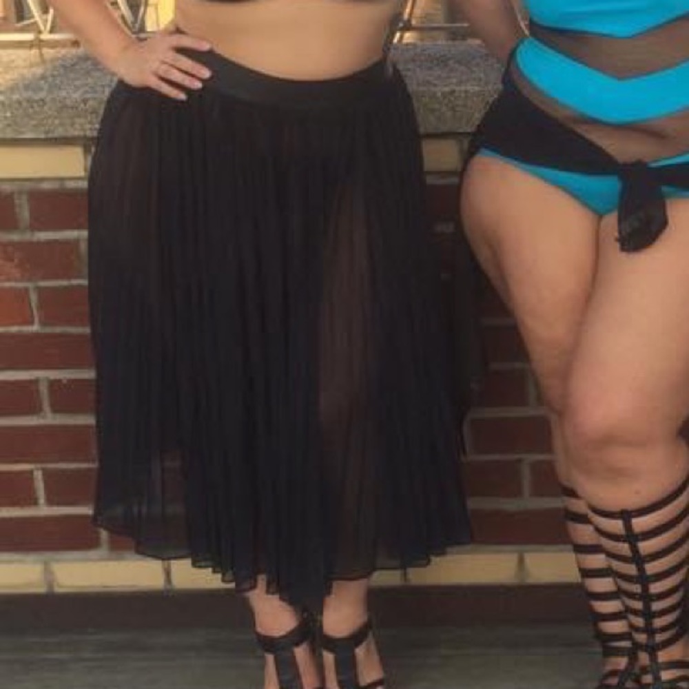 Pleated long Skirt with Slits!